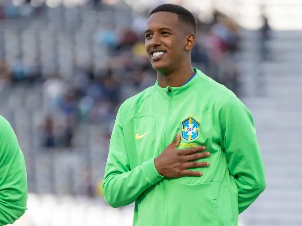 Robert Renan desembarcou em Porto Alegre neste domingo (7). Foto: Divulgação CBF