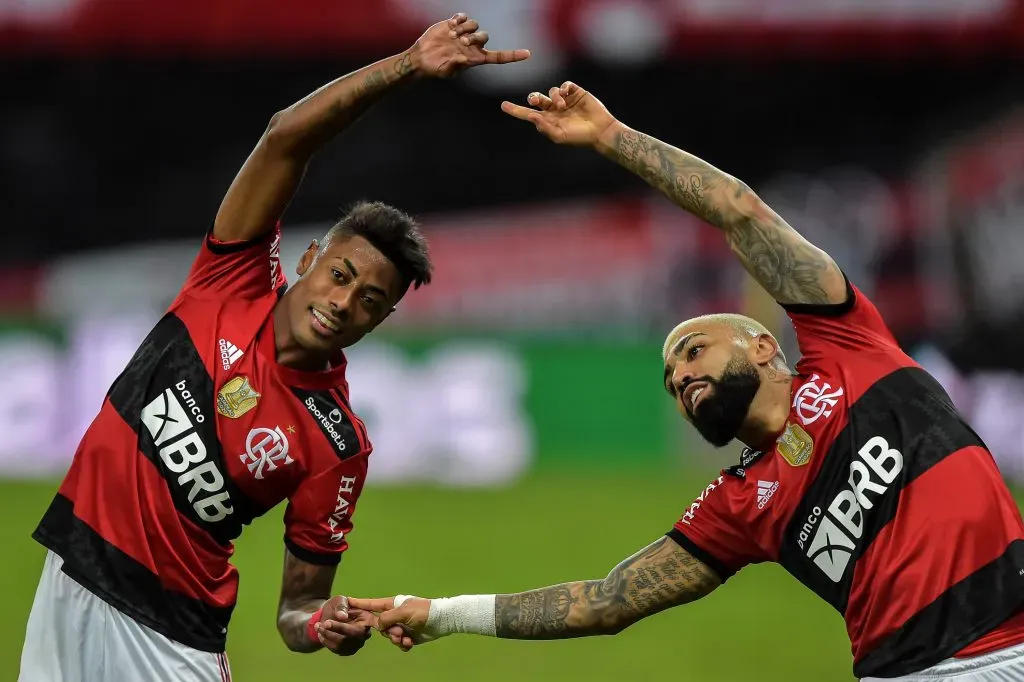 Bruno Henrique e Gabriel Barbosa fazendo fusão. Foto: Thiago Ribeiro/AGIF