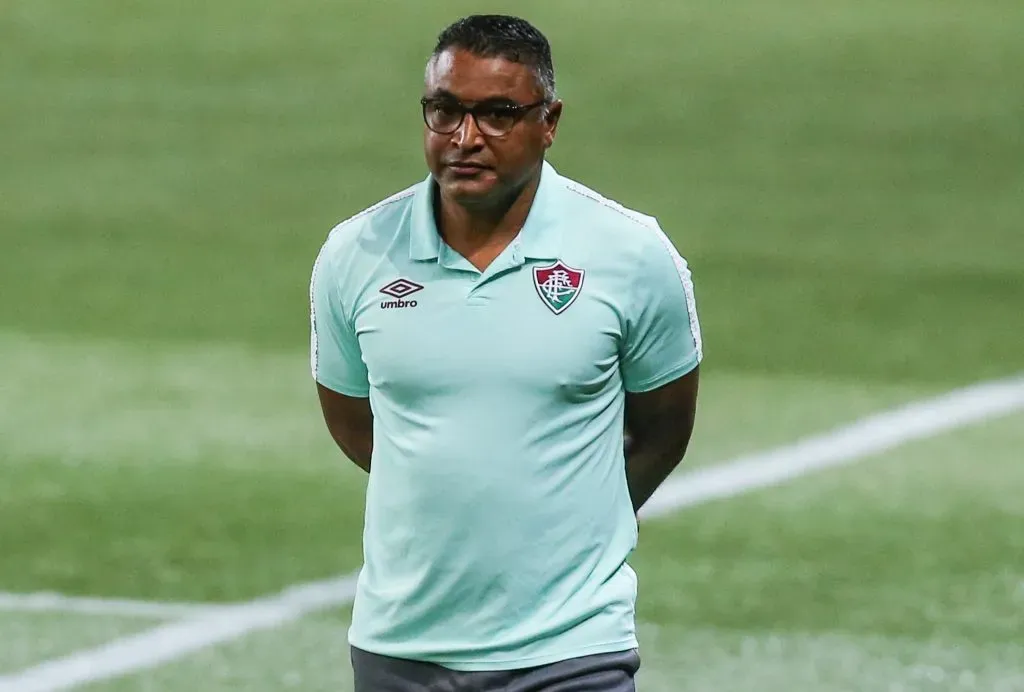 Roger Machado como técnico do Fluminense no Campeonato Brasileiro de 2021. Foto: Alexandre Schneider/Getty Images