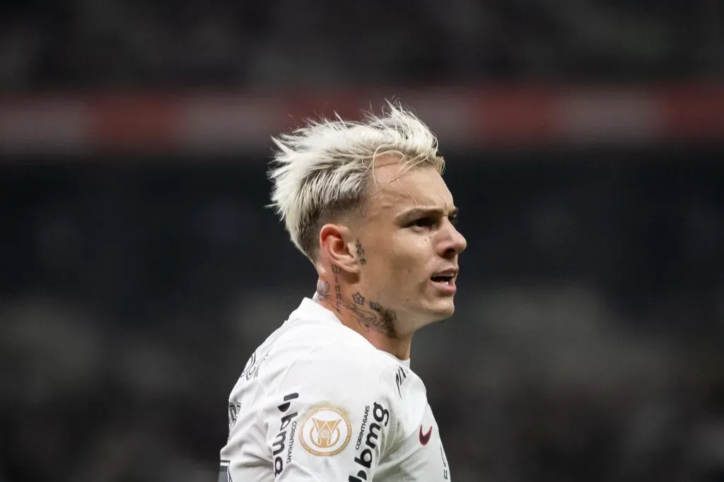 MG – BELO HORIZONTE – 08/07/2023 – BRASILEIRO A 2023, ATLETICO-MG X CORINTHIANS – Roger Guedes jogador do Corinthians comemora seu gol durante partida contra o Atletico-MG no estadio Mineirao pelo campeonato Brasileiro A 2023. Foto: Fernando Moreno/AGIF