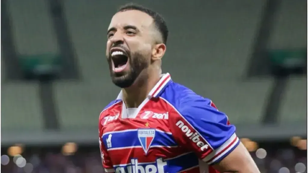 Foto: Lucas Emanuel/AGIF – Caio Alexandre em partida pelo Fortaleza