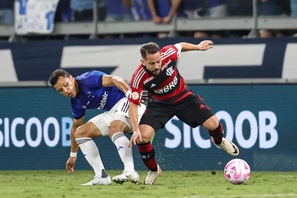 Everton Ribeiro em atividade pelo Flamengo. Foto: Gilson Lobo/AGIF