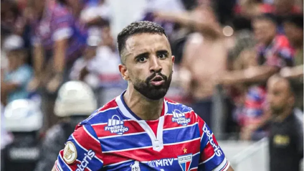Foto: Lucas Emanuel/AGIF – Caio Alexandre em partida pelo Fortaleza