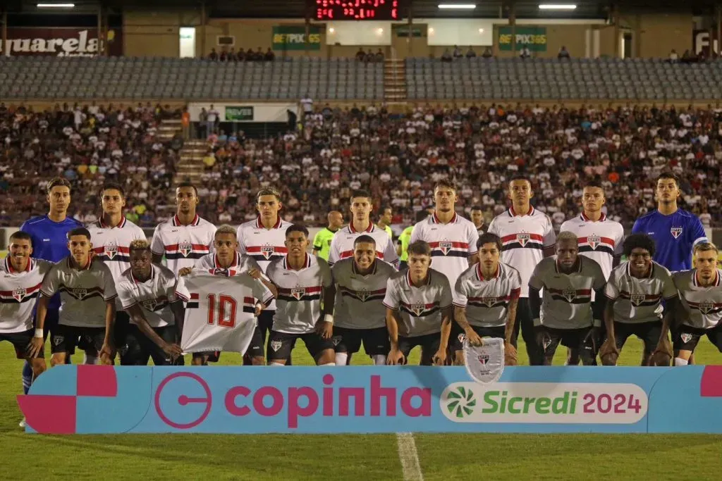 Elenco do São Paulo na Copinha. Foto: Célio Messias / São Paulo