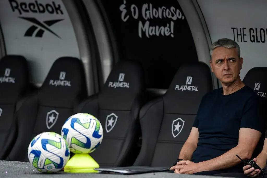 Tiago Nunes pelo Botafogo. Foto: Thiago Ribeiro/AGIF