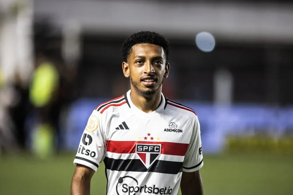 SP – SANTOS – 08/11/2023 – BRASILEIRO A 2023, SAO PAULO X BRAGANTINO –
Talles Costa jogador do Sao Paulo durante partida contra o Bragantino no estadio Vila Belmiro pelo campeonato Brasileiro A 2023. Foto: Abner Dourado/AGIF