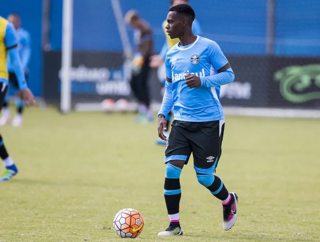 PORTO ALEGRE – RS – 03/05/2016 – TREINO DO GREMIO – Lincoln durante treino do Gremio no CT Luis Carvalho. Foto:Jeferson Guareze/AGIF