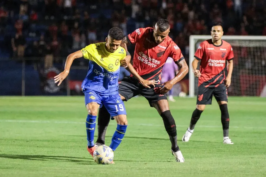 Lance da vitória por 2 a 0 do Furacão. Foto: Robson Mafra/AGIF