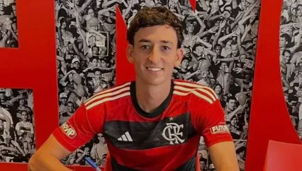 Carbone, lateral esquerdo do Flamengo. Foto: Divulgação.