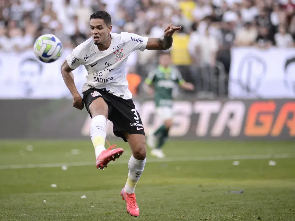 Lucas Veríssimo surpreendeu todo mundo ao sair do Corinthians – Foto: Alan Morici/AGIF.