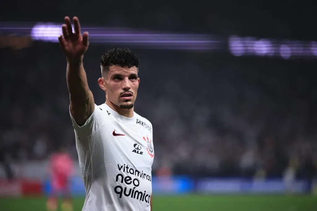 Rafael Ramos deve ser mais um a deixar o Corinthians – Foto: Ettore Chiereguini/AGIF.