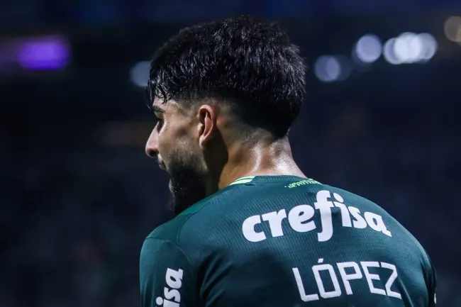 Flaco vem jogando pouco no rival – Foto: Marcello Zambrana/AGIF.