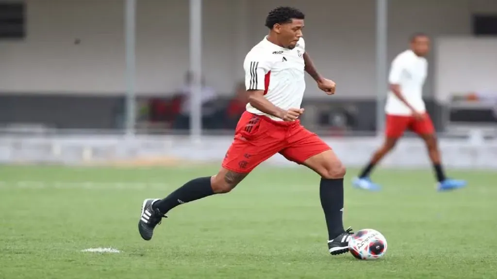 Foto: Gilvan de Souza/Flamengo – O jovem Rayan Lucas em treino pelo Flamengo
