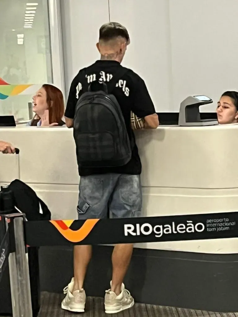 Orellano no Aeroporto antes de embarcar para os Estados Unidos. Foto: Redes Sociais / Venê Casagrande