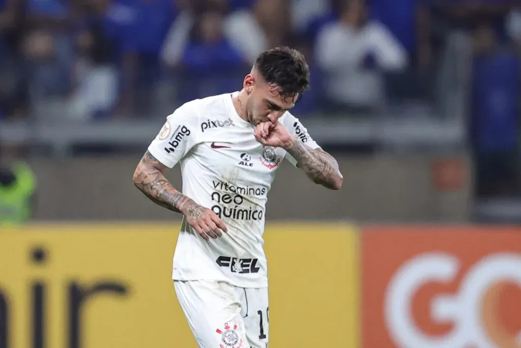 MG – BELO HORIZONTE – 19/08/2023 – BRASILEIRO A 2023, CRUZEIRO X CORINTHIANS – Gustavo Mosquito jogador do Corinthians comemora seu gol durante partida contra o Cruzeiro no estadio Mineirao pelo campeonato Brasileiro A 2023. Foto: Gilson Lobo/AGIF