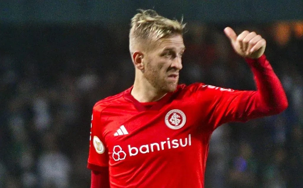 Pedro Henrique está em vias de ser anunciado pelo Corinthians – Foto: Gabriel Machado/AGIF.