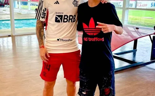 Gui Ruck, de 15 anos, visita Ninho do Urubu e conhece Arrascaeta — Foto: Divulgação