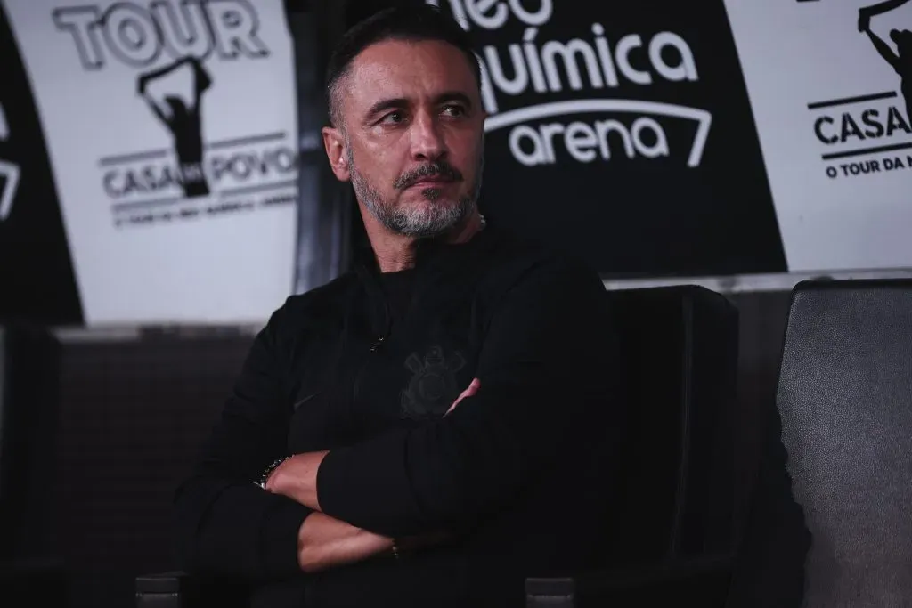 Foto: Ettore Chiereguini/AGIF – Vítor Pereira mostrou insatisfação em entrevista