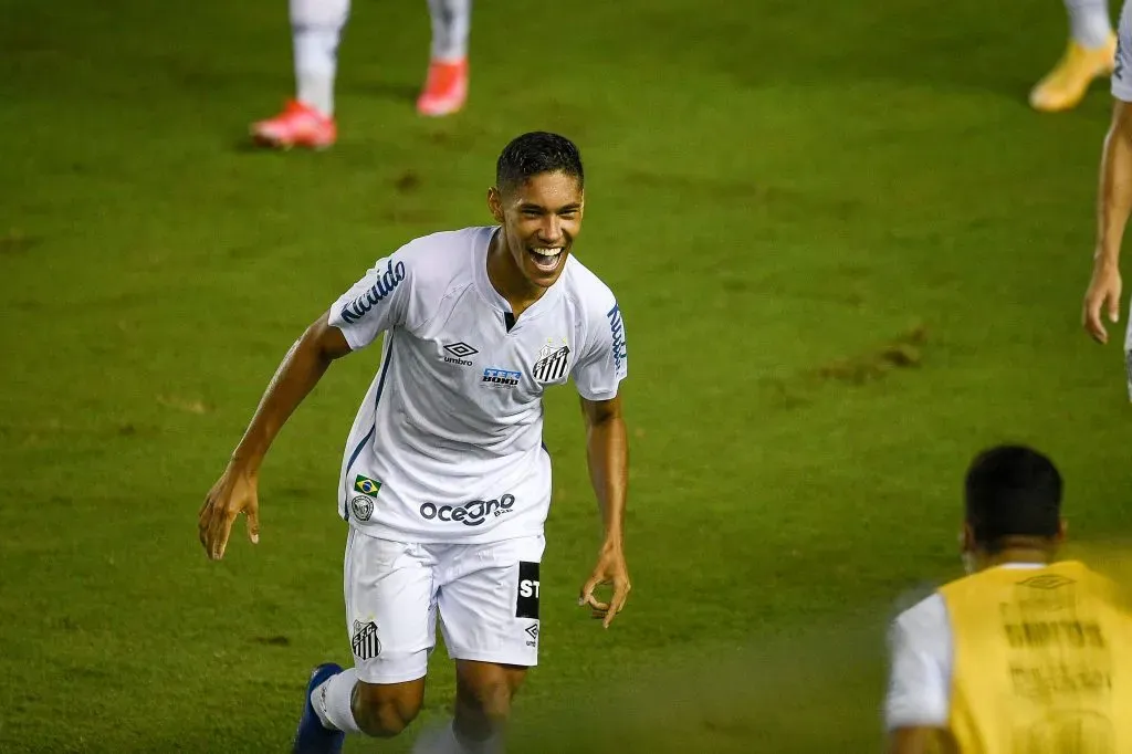 SP – Santos – 13/03/2021 – PAULISTA 2021, SANTOS X ITUANO – Vinicius Balieiro do Santos comemora seu gol durante partida contra o Ituano no estadio Vila Belmiro pelo campeonato Paulista 2021. Foto: Duda Bairros/AGIF