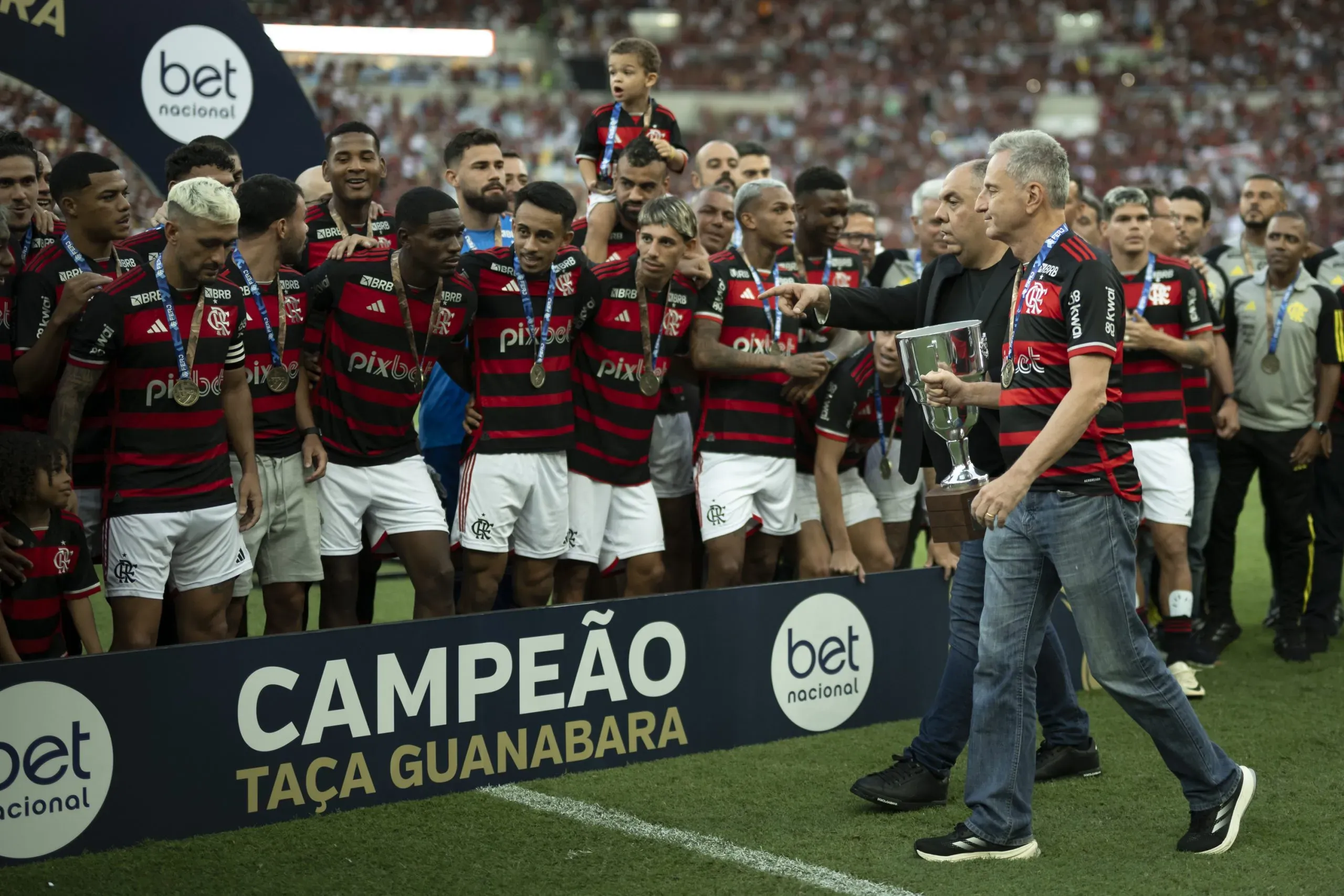 Flamengo comemorando a conquista da Taça Guanabara. Foto: Jorge Rodrigues/AGIF