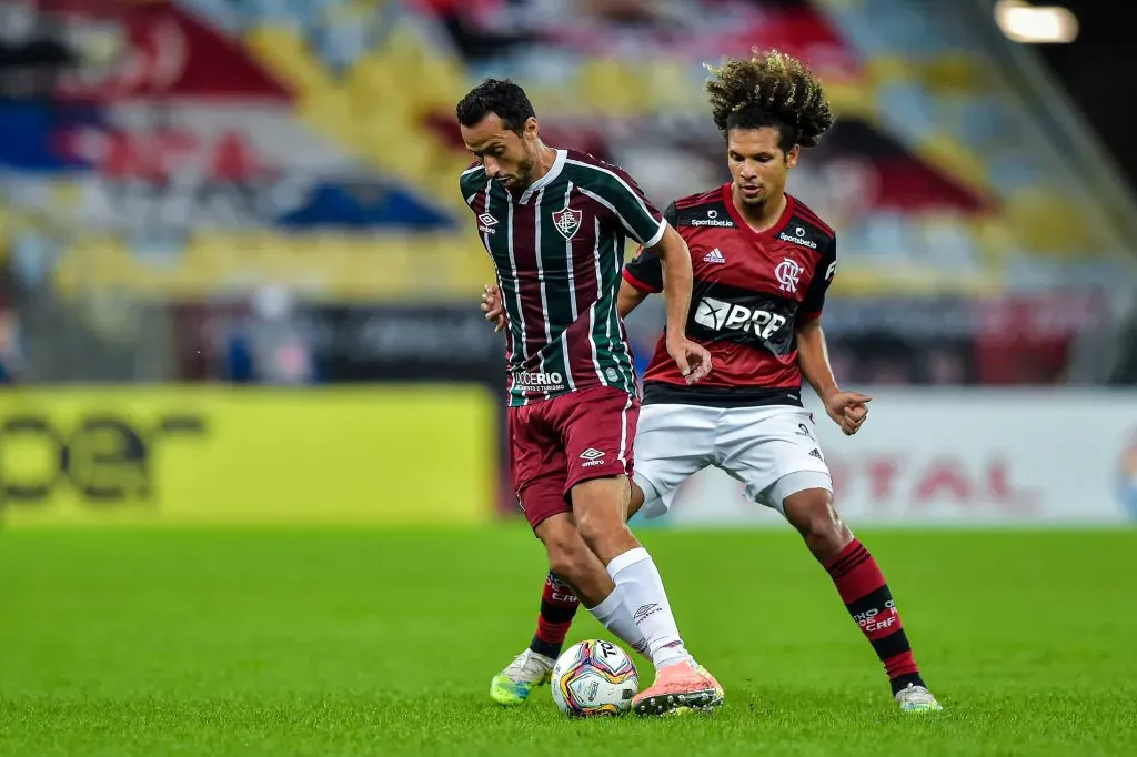 Nenê e Willian Arão no clássico Fla-Flu. Thiago Ribeiro/AGIF.