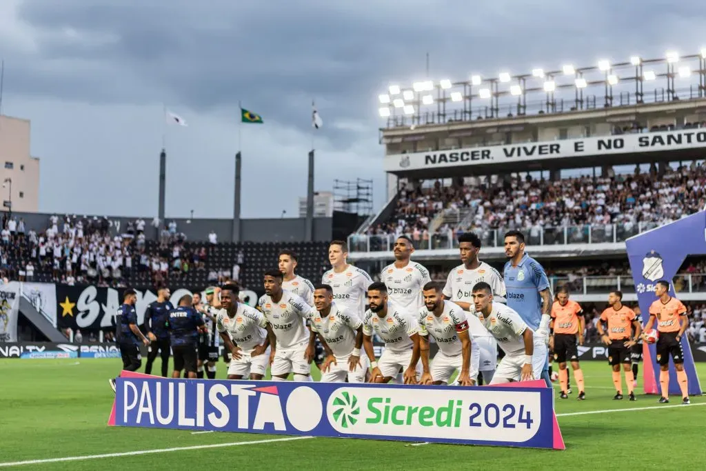 Elenco do Santos, incluindo o goleiro João Paulo, deseja semifinal na Vila Belmiro – Foto: Abner Dourado/AGIF