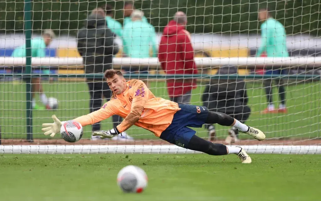 Léo Jardim em treinamento com a Seleção Brasileira em Londres. Foto: Rafael Ribeiro/CBF