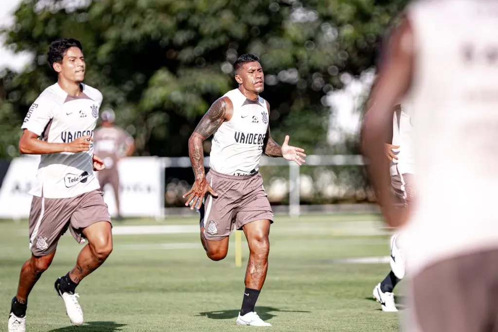 Paulinho, jogador do Corinthians durante treino no Centro de Treinamento CT Joaquim Grava. Foto: Leonardo Lima/AGIF