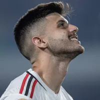 Beraldo ri durante hino da Seleção Brasileira em Wembley e são-paulinos reparam: “Que saudade”