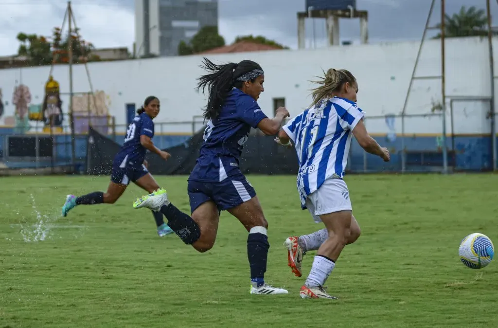 Jogadoras de Real Brasília e Avaí/Kindermann em jogo. Patricy Albuquerque/Staff Images Woman/CBF.