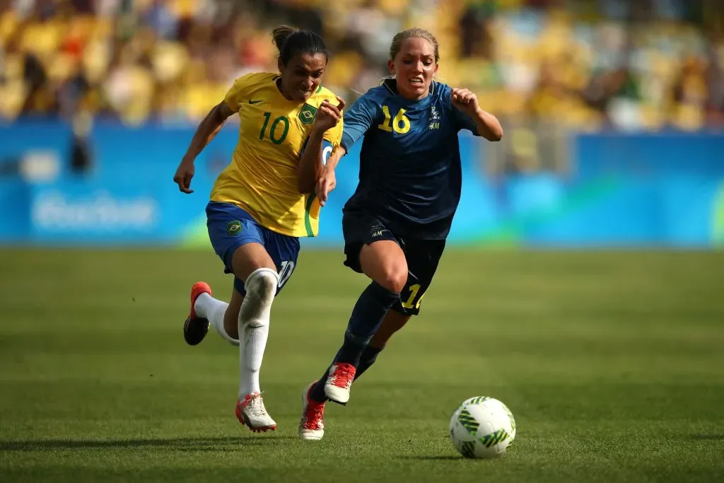 RIO DE JANEIRO, BRAZIL – AUGUST 16: Elin Rubensson of Sweden and Marta of Brazil in action during the Women’s Football Semi Final between Brazil and Sweden on Day 11 of the Rio 2016 Olympic Games at Maracana Stadium on August 16, 2016 in Rio de Janeiro, Brazil. (Photo by Mark Kolbe/Getty Images)