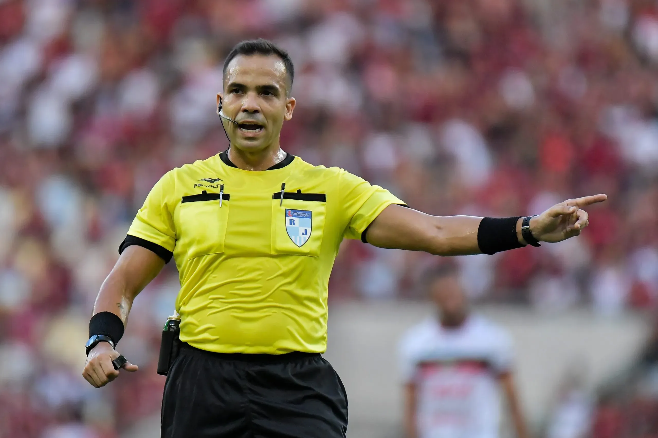 Árbitro Alex Gomes Stéfano. Foto: Thiago Ribeiro/AGIF