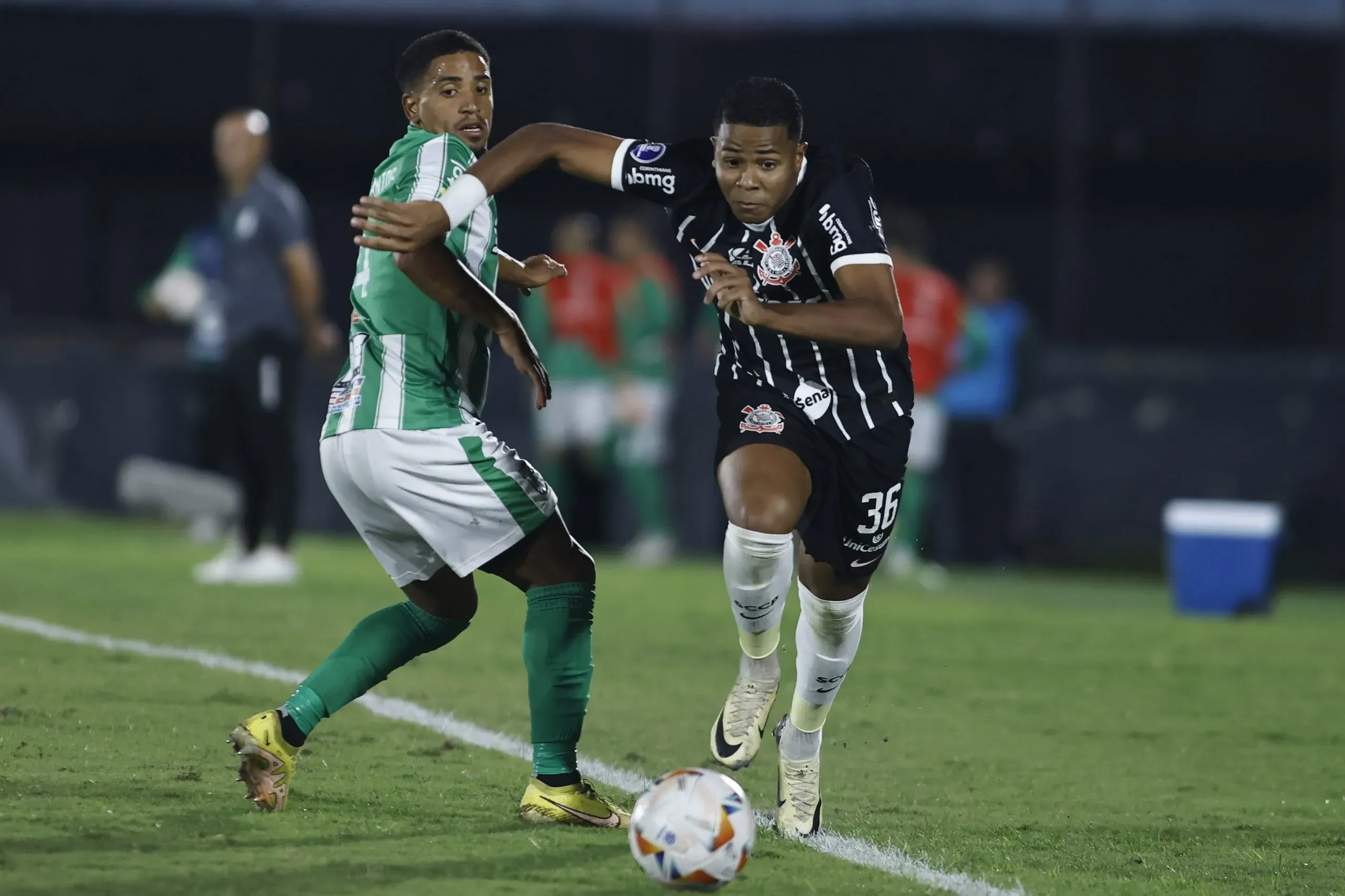 Wesley, do Corinthians, no jogo contra o Racing. Foto: Ernesto Ryan/Getty Images)