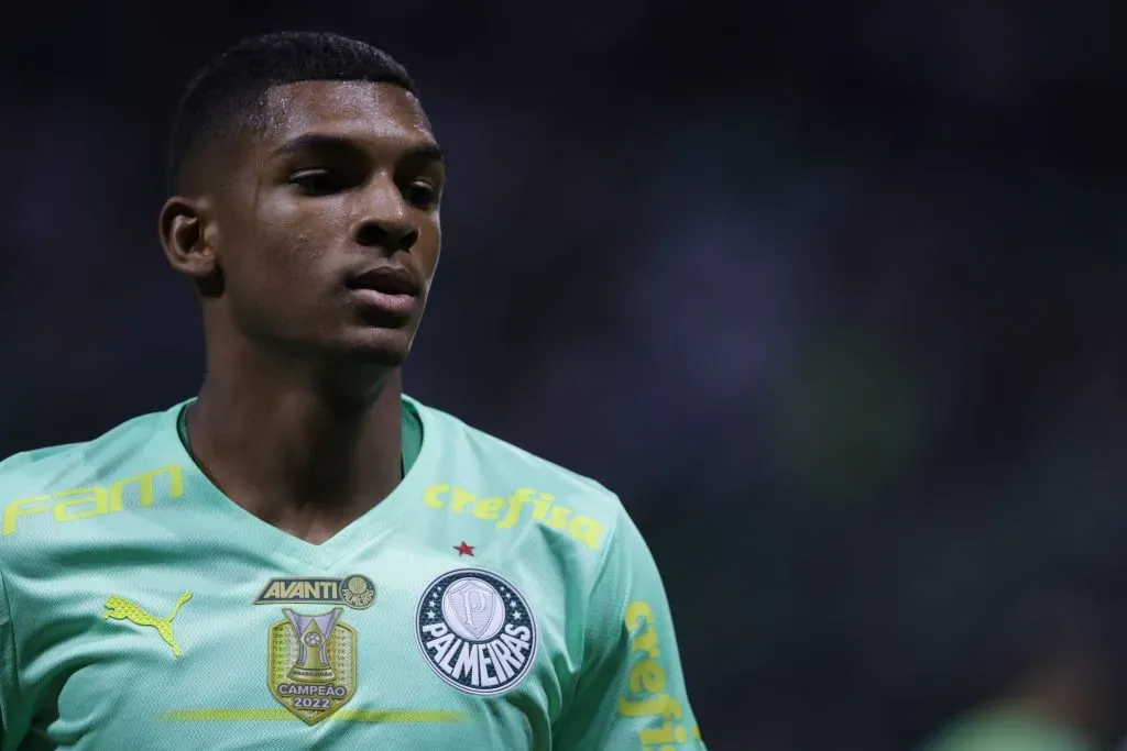 Luis Guilherme em ação pelo Palmeiras - Ettore Chiereguini/AGIF