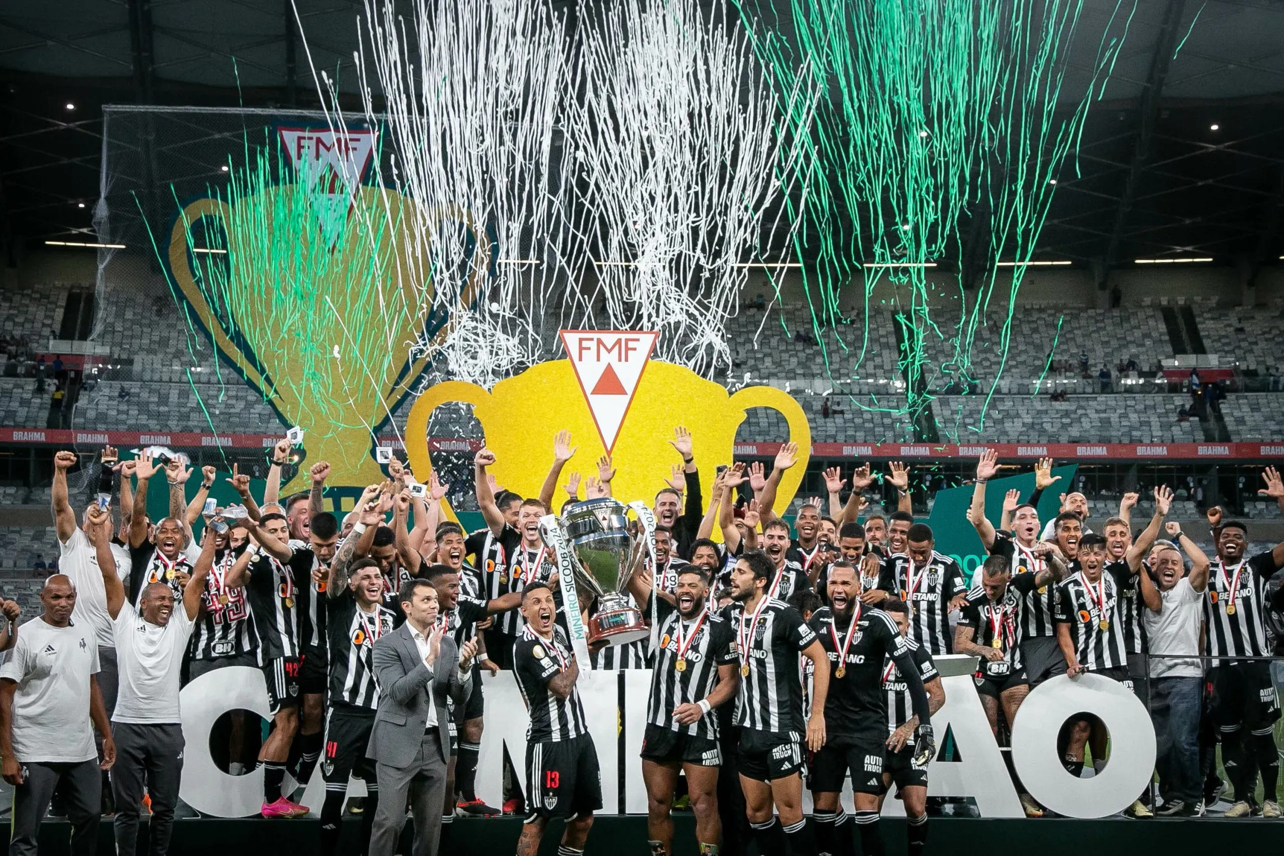 Atlético-MG levantando o título Mineiro de 2024. Foto: Fernando Moreno/AGIF