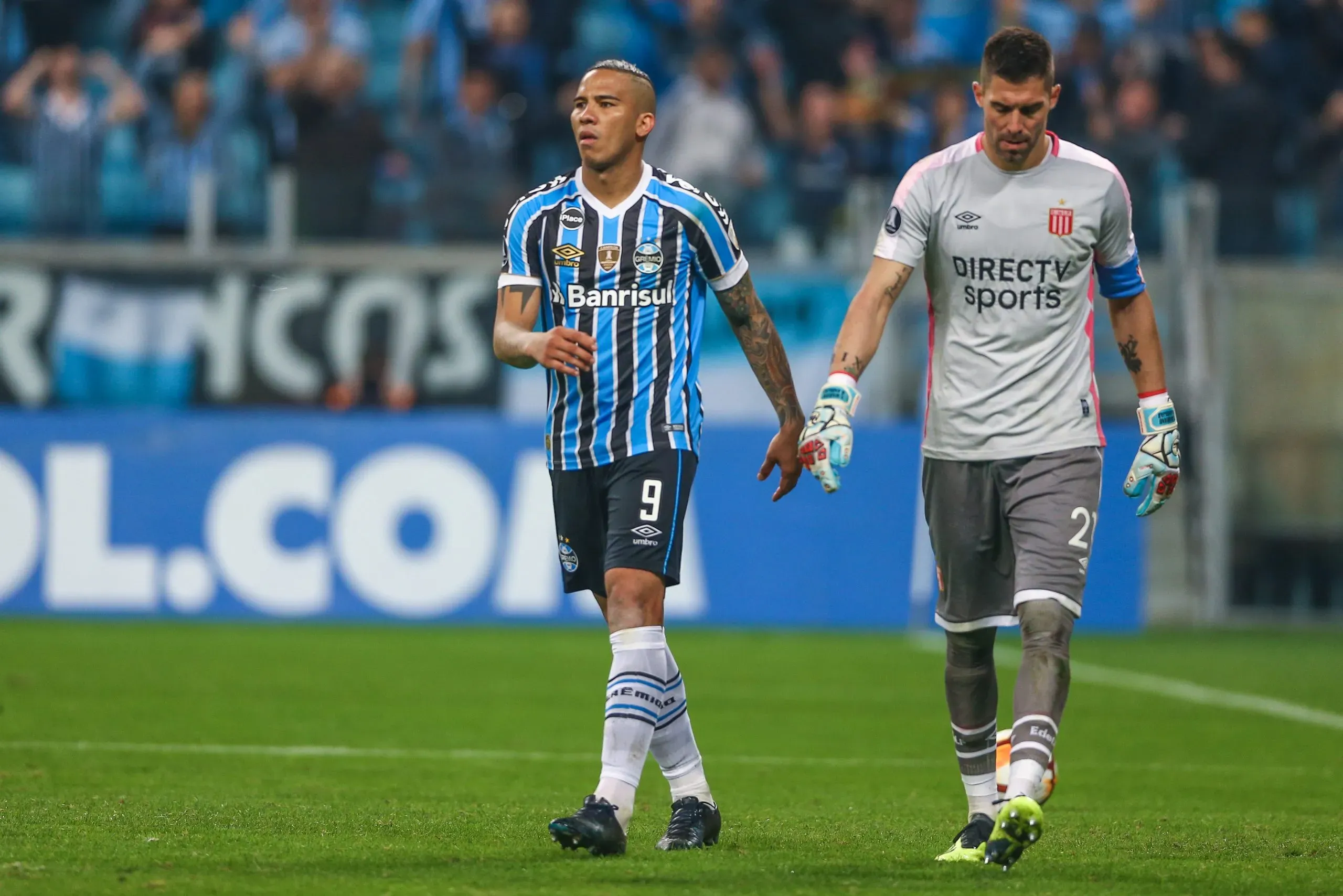 Grêmio e Estudiantes se enfrentando em 2018, na Arena do Grêmio. Foto: Lucas Uebel/Getty Images.