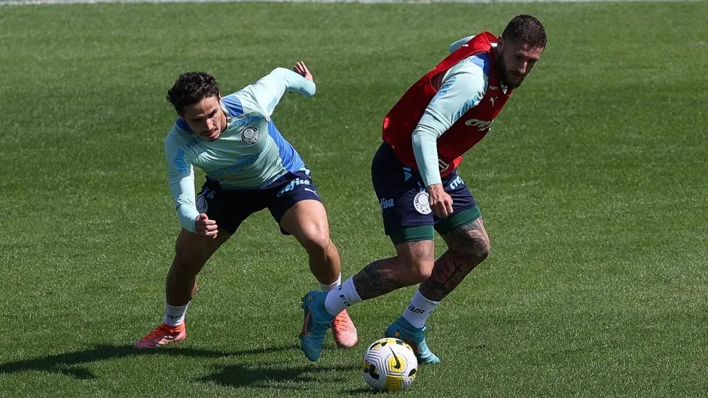 Raphael Veiga e Zé Rafael vêm abaixo da média neste início de temporada no Palmeiras – Foto: Cesar Greco