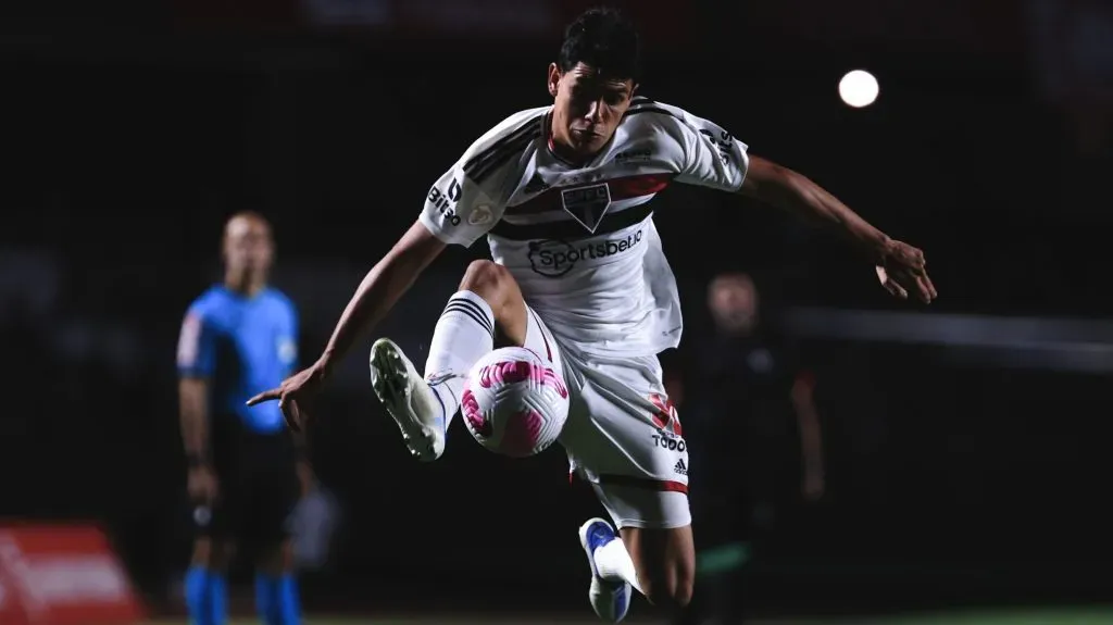 João Moreira em partida do São Paulo - Foto: Ettore Chiereguini/AGIF