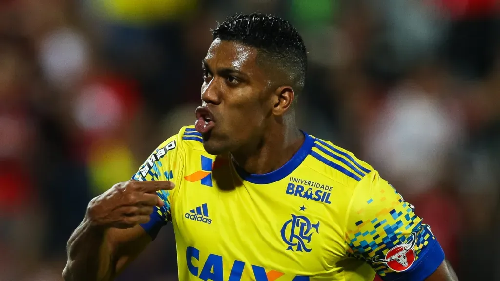 Berrío defendeu o Flamengo no futebol brasileiro e é cotado no Santos – Foto: Buda Mendes/Getty Images