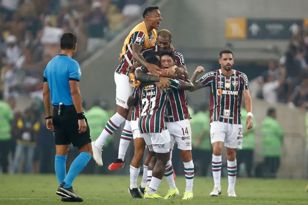 RIO DE JANEIRO, BRAZIL – FEBRUARY 29: German Cano of Fluminense celebrates with teammates after winning the Recopa Sudamericana 2024 second leg match between Fluminense and Liga de Quito at Maracana Stadium on February 29, 2024 in Rio de Janeiro, Brazil. (Photo by Wagner Meier/Getty Images)