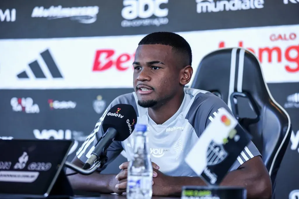 Alisson pode passar por cirurgia para tratar entorse no tornozelo esquerdo – Foto: Pedro Souza/Atlético