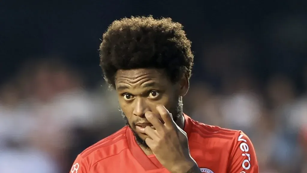 Luiz Adriano. Atacante. Foto: Marcello Zambrana/AGIF