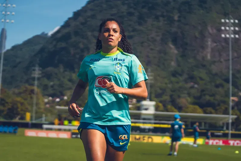 Yasmim em treino da Seleção Brasileira Feminina. Divulgação/CBF.