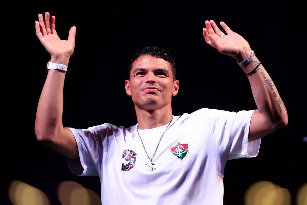 RIO DE JANEIRO, BRAZIL – JUNE 07: Brazilian defender Thiago Silva waves to supporters during his presentation as new player of Fluminense at Maracana Stadium on June 07, 2024 in Rio de Janeiro, Brazil. (Photo by Buda Mendes/Getty Images)