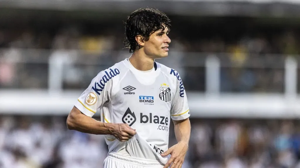 Lateral não entrou em campo com a camisa do Peixe, em 2024