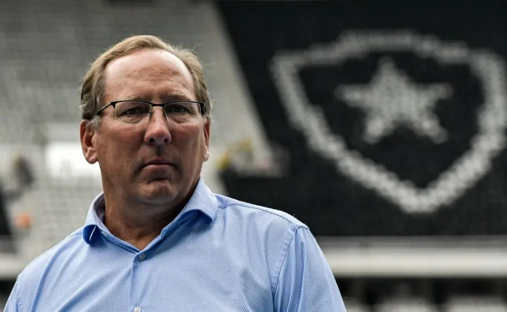 Presidente da Ferj sai em defesa de John Textor: