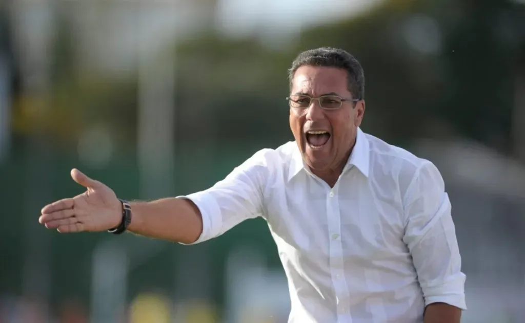 Luxemburgo sai em defesa de Abel Ferreira e faz apelo: