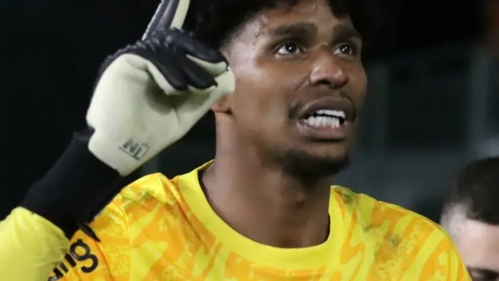 Hugo Souza quer ficar no Corinthians - Foto: Imago