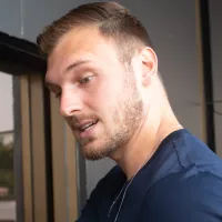 Perri, ex-Botafogo, assume a titularidade do Lyon e sonha com espaço na Seleção Brasileira