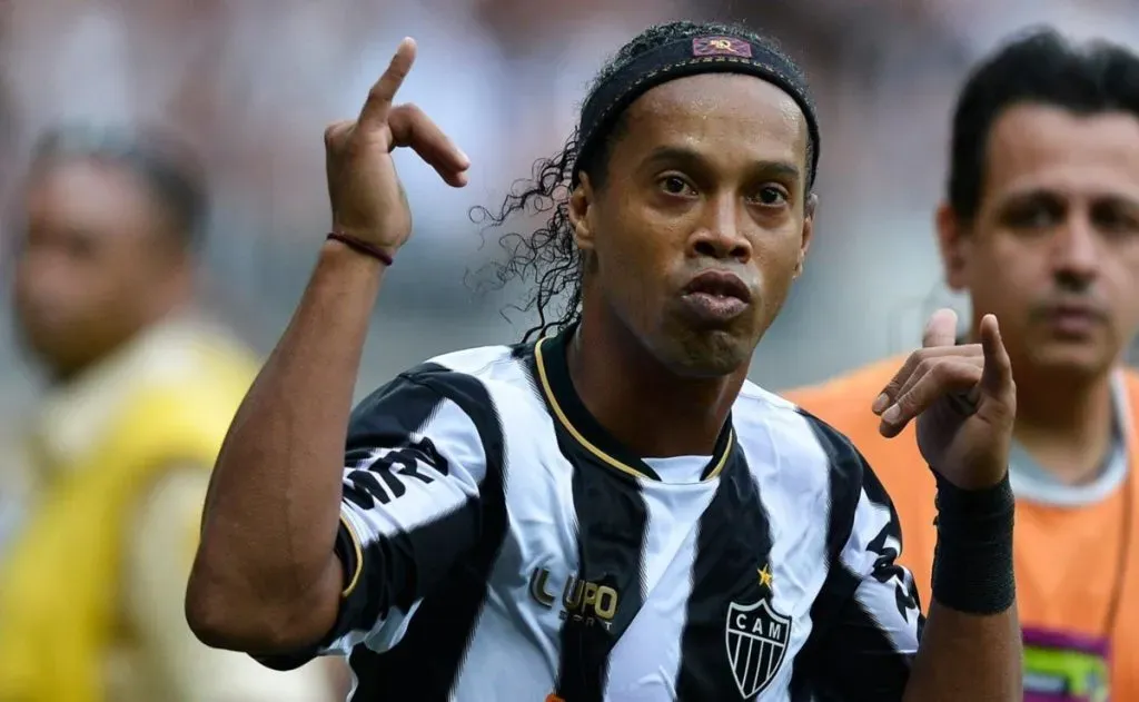 Memphis Depay aponta Ronaldinho Gaúcho como inspiração